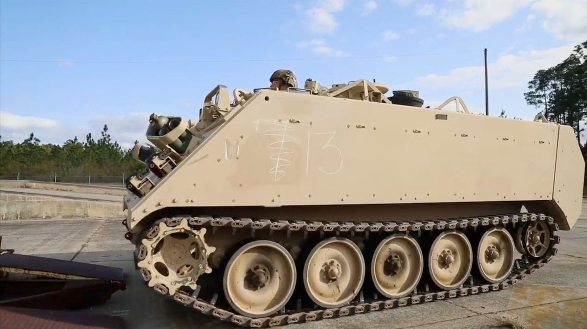 Španělsko má německé tanky v tak žalostném stavu, že Kyjevu radši pošle americké transportéry
